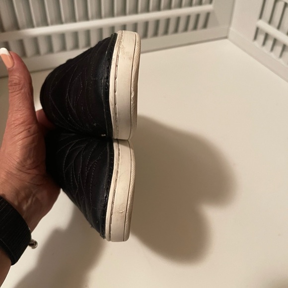 Uggs quilt design shoes 40% silk and 60% cotton. Great conditions. - Picture 9 of 13